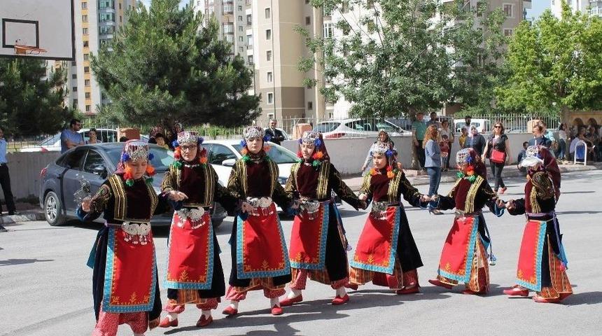 Kayseri&rsquo;de Yaklaşık 295 Bin &Ouml;ğrenci Karne Aldı