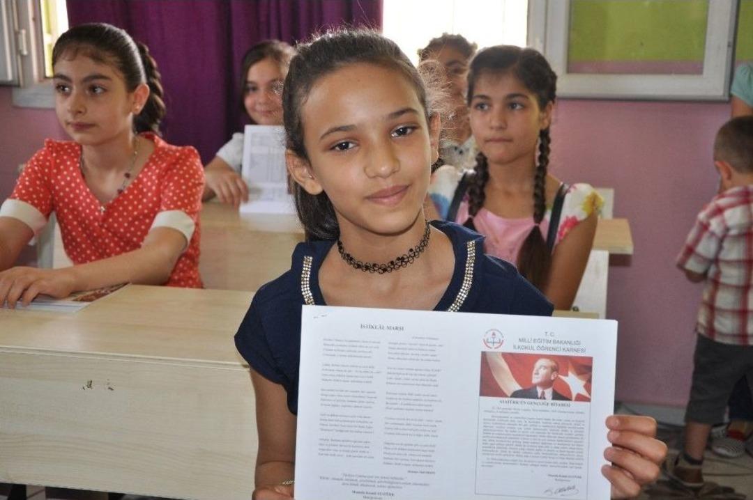 Reyhanlı&rsquo;da Suriyeli &Ouml;ğrencilerin Karne Heyecanı