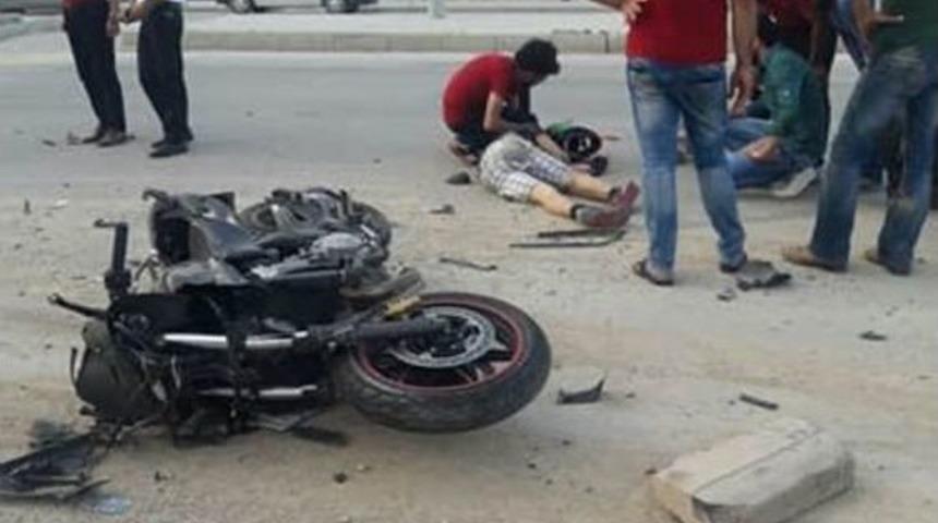 Motosiklet Kamyonete Arkadan &Ccedil;arptı: 1 Yaralı