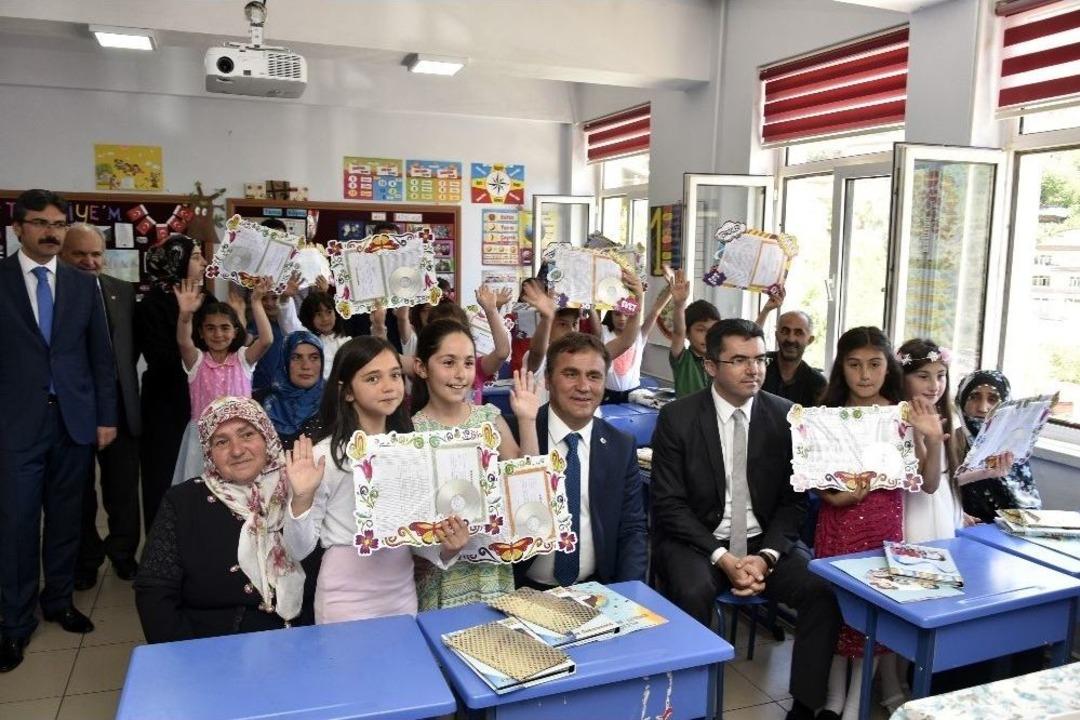 G&uuml;m&uuml;şhane&rsquo;de &Ouml;ğrenciler Karne Aldı