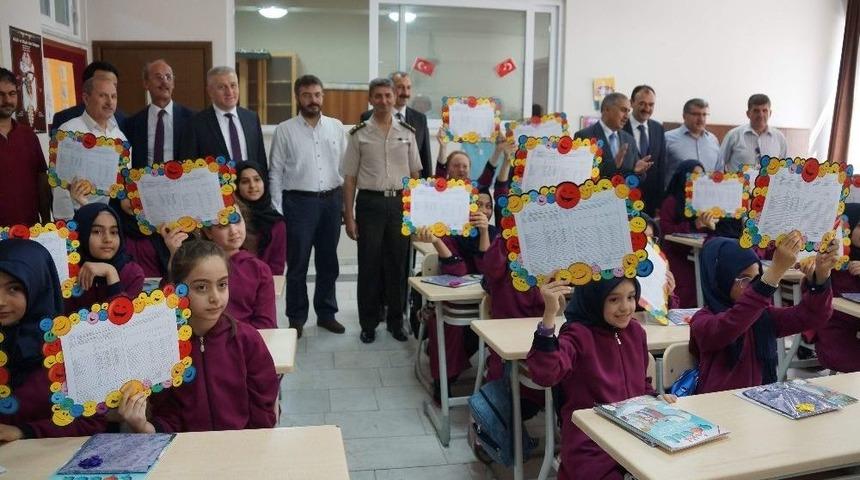 &Ouml;ğrencilerden Protokole Karne S&uuml;rprizi