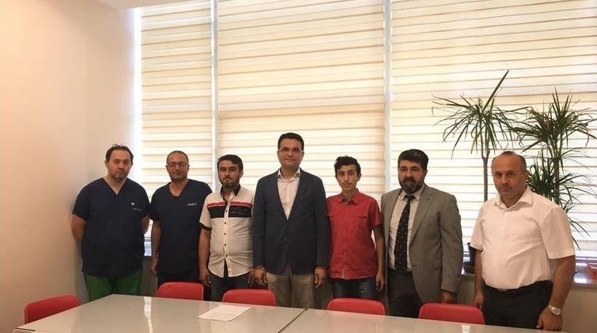 Tek Ameliyatla Aynalarla Barıştı