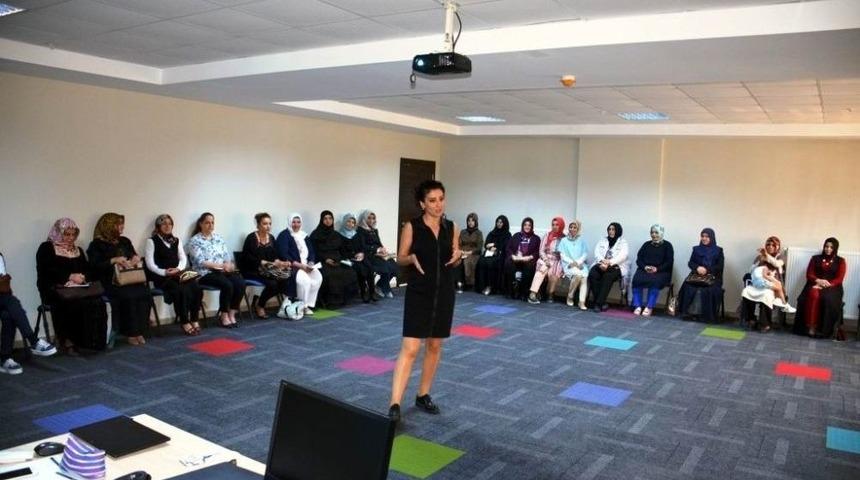 Ak Parti Kadın Kollarından Girişimci Kadınlara Eğtiim