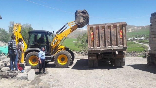 Çaldıran’da Bir Milyon Tondan Fazla Çöp Toplandı