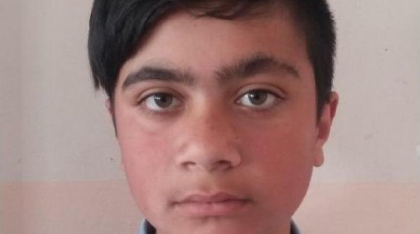 Arkadaşlarını Kurtarmak Isterken G&ouml;lette Boğularak Can Veren &Ouml;ğrenciler Karne Sevinci Yaşayamadı