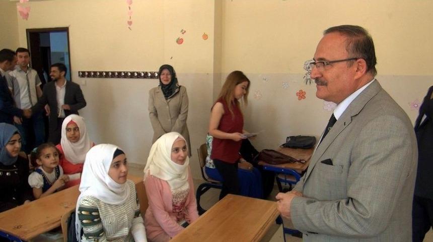 (&ouml;zel Haber) Suriyeli &Ouml;ğrencilerin Karne Sevinci