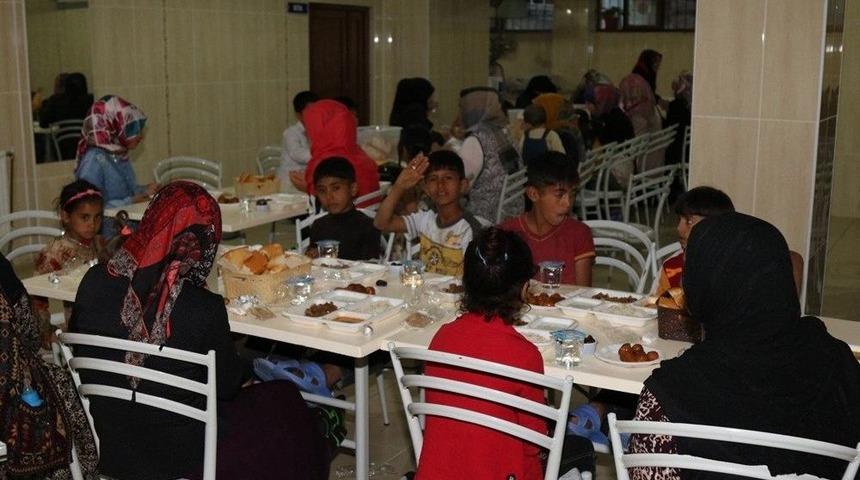 M&uuml;ft&uuml;l&uuml;kten M&uuml;ltecilere İftar