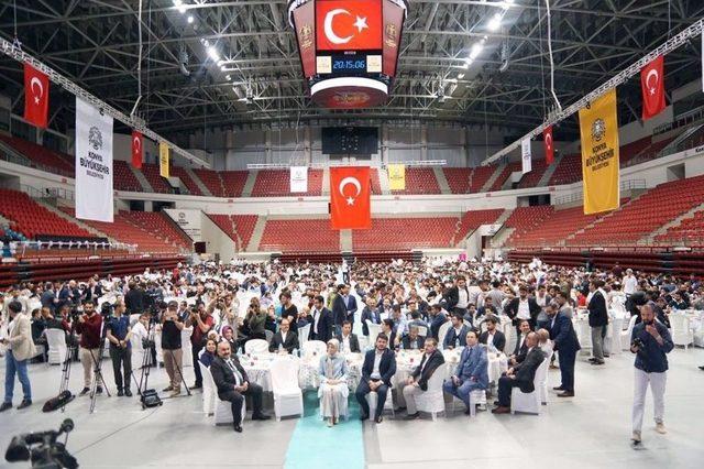 Başkan Aky&uuml;rek, İftarda Gen&ccedil;lerle Buluştu 1