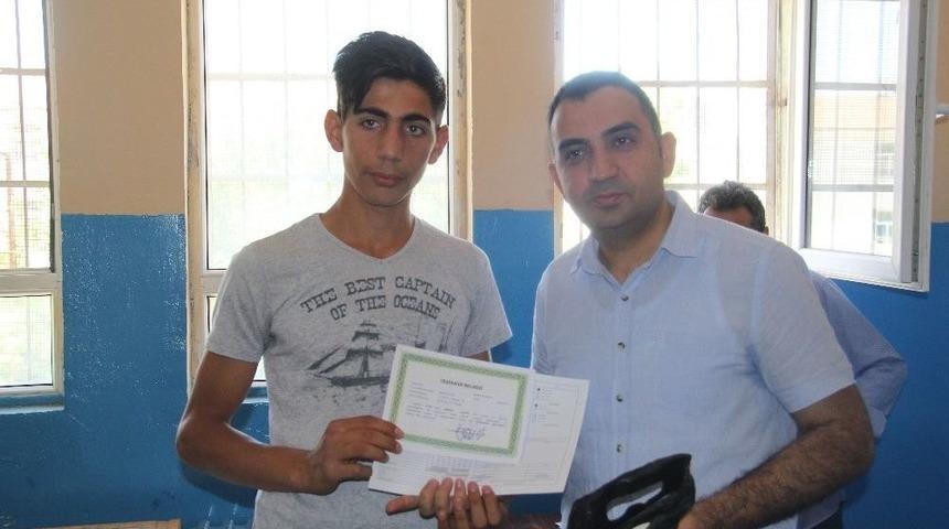 Silvan&rsquo;da 27 Bin &Ouml;ğrenci Karne Aldı