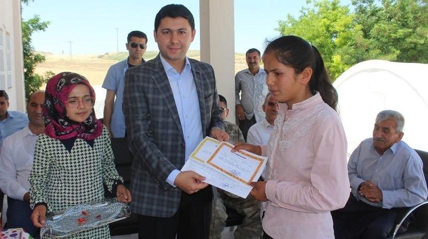 Başarılı Depremzede &Ouml;ğrencilere Altın Dağıtıldı