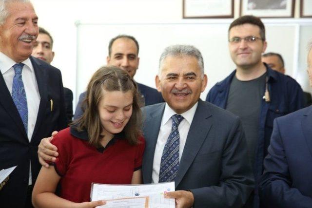 Başkan B&uuml;y&uuml;kkılı&ccedil;, &ldquo;eğitimdeki Başarı Gelecek T&uuml;rkiyesi İ&ccedil;in &Uuml;mit Veriyor&rdquo; 1