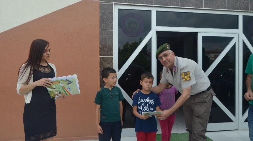 Selendili &Ouml;ğrenciler Karnelerini Aldı