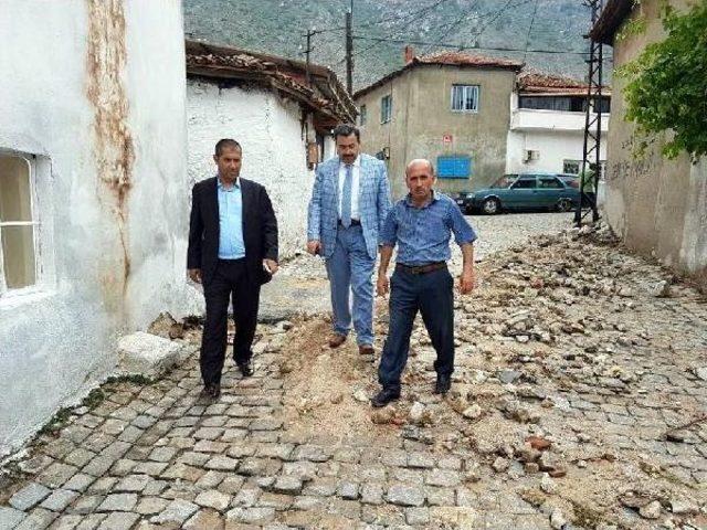 Kırkağaç'ta Sağanak Yağmur Ve Dolu Zararı