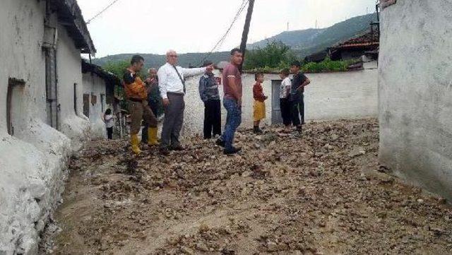 Kırkağaç'ta Sağanak Yağmur Ve Dolu Zararı