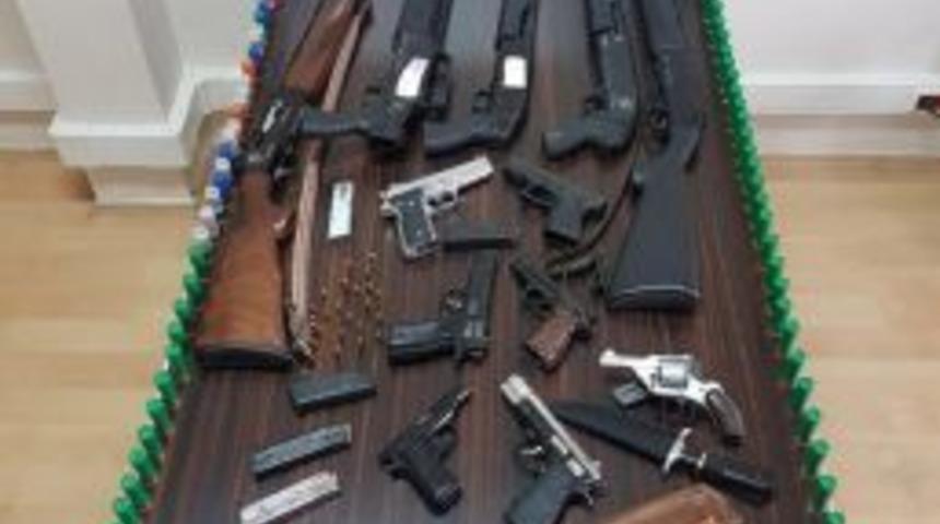 Balıkesir&rsquo;de Su&ccedil; &Ouml;rg&uuml;t&uuml;ne Operasyon: 24 G&ouml;zaltı