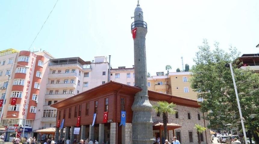 &Ccedil;ayeli&rsquo;ndeki Tarihi Merkez Hacıbaşı Camii&rsquo;nin Restorasyon Sonrası A&ccedil;ılışı Yapıldı