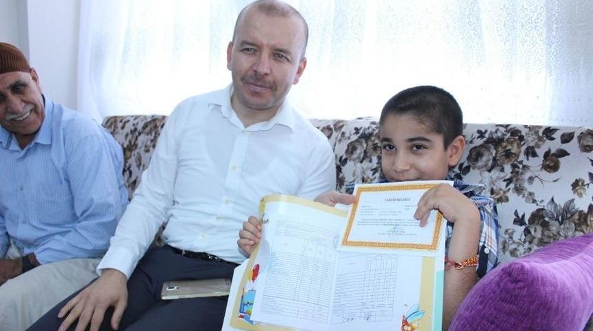 Sma Hastası &Ouml;ğrenci Karnesini Evinde Aldı