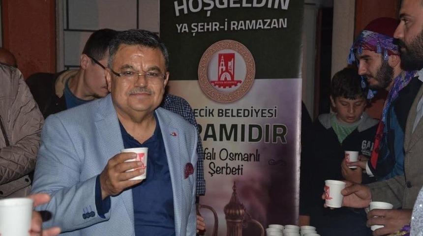 Başkan Yağcı Vatandaşlarla Osmanlı Şerbeti İ&ccedil;ti