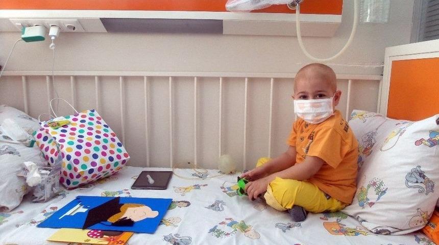 Kanserli &Ccedil;ocuklar Karnelerini Aldı