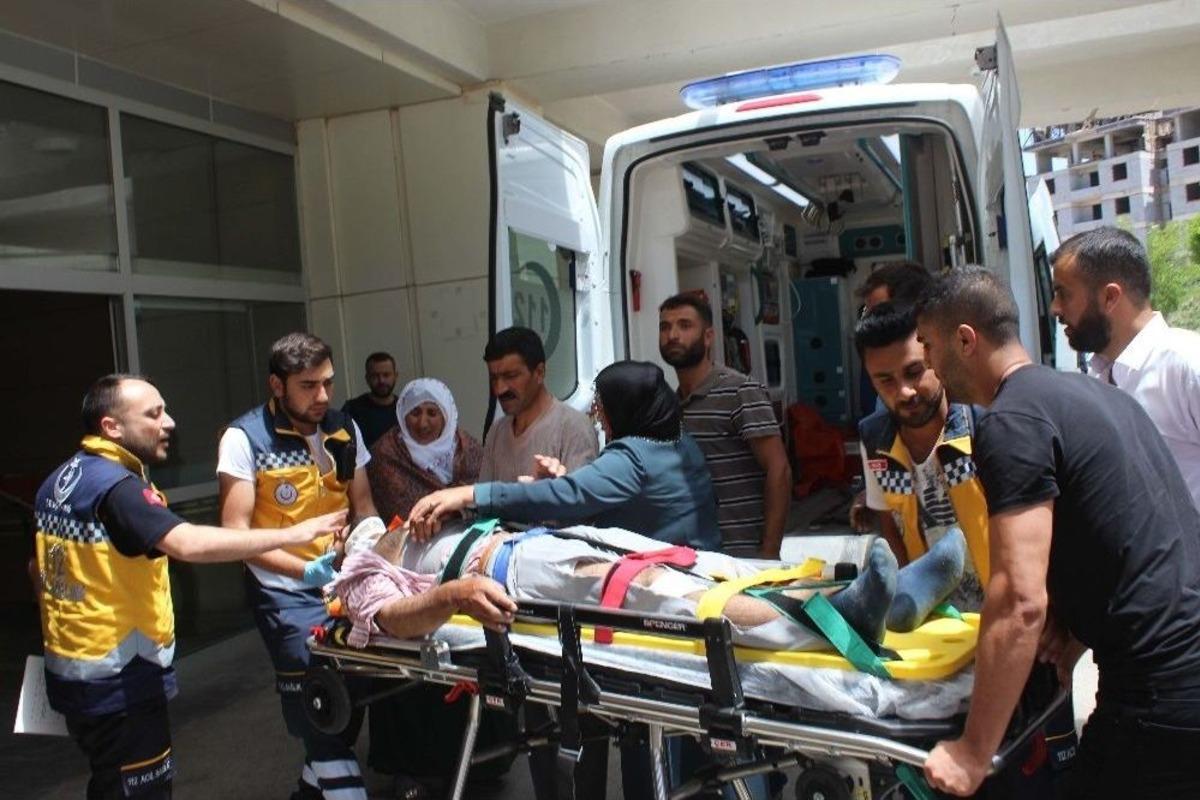 Havalimanı Terminal İnşaatında G&ouml;&ccedil;&uuml;k: 2 Yaralı