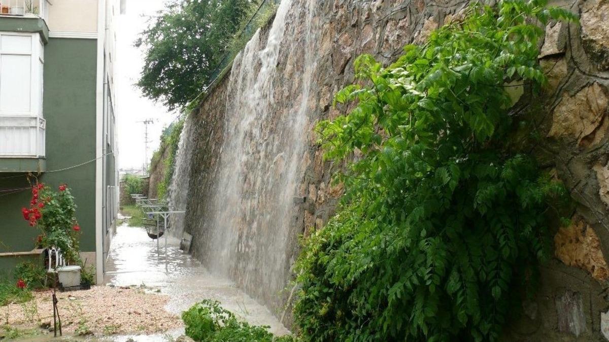 Sağanak Yağış Y&uuml;z&uuml;nden 5 G&uuml;n İ&ccedil;inde 3&rsquo;&uuml;nc&uuml; Kez Aynı Evi Su Bastı