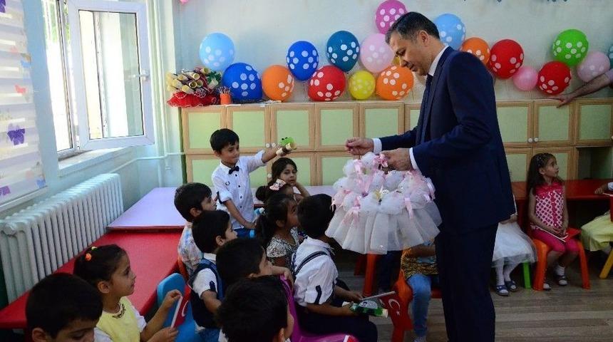 &Ouml;ğrencilere Karne Hediyesi Spor Ayakkabısı