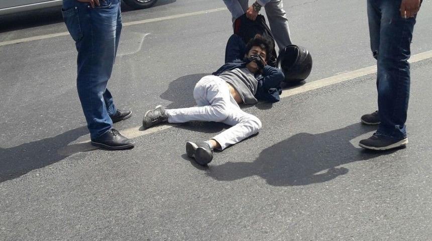 Antalya&rsquo;da Otomobil İle Motosiklet &Ccedil;arpıştı: 2 Yaralı