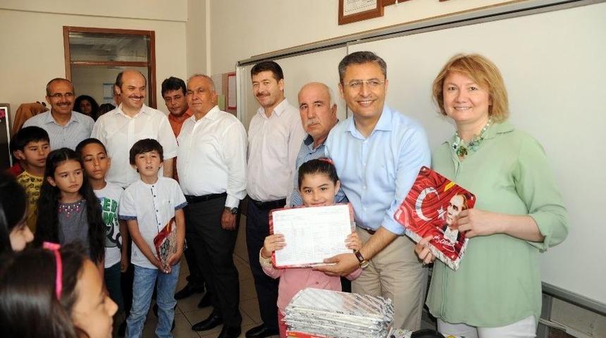 Erdemli&rsquo;de 30 Bin 108 &Ouml;ğrenci Karne Sevinci Yaşadı