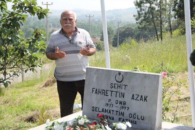 Jandarma Ekipleri, Şehit Mezarını Yeniledi