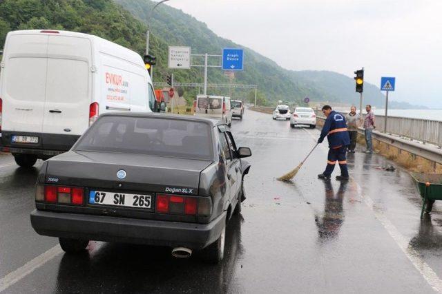 Kırmızı Işıktaki Araca Arkadan Çarptı