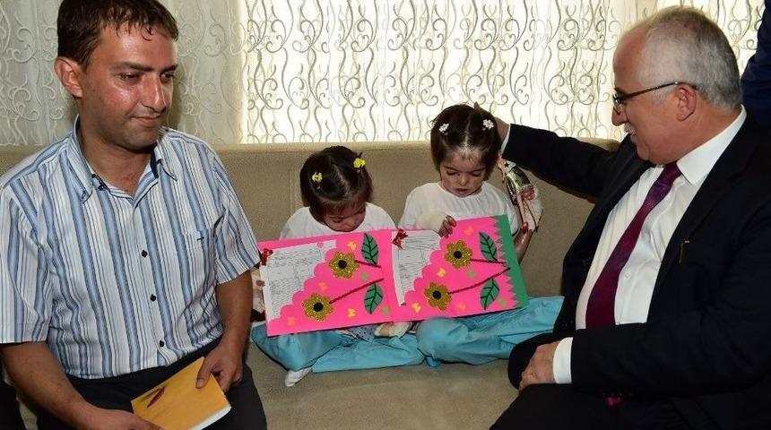 Minik Kelebekler Karnelerini Vali Tuna&rsquo;dan Aldı