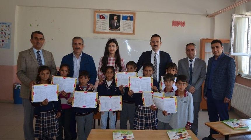 Adilcevaz&rsquo;da Karne Dağıtımı