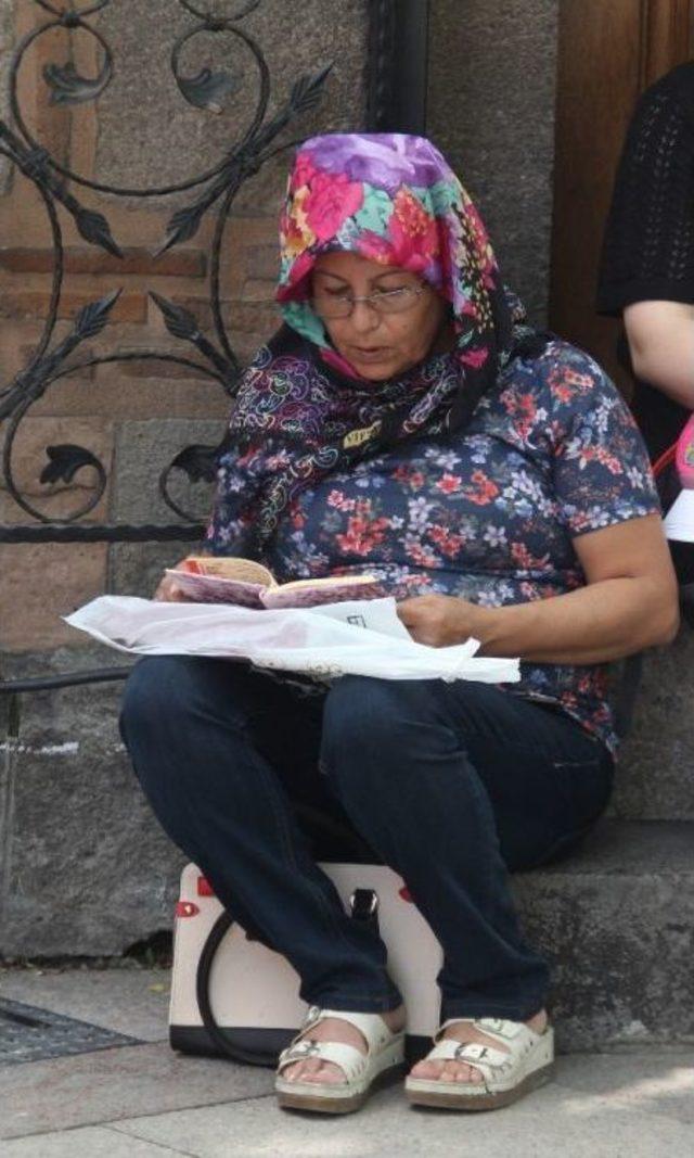 Öğrenciler Lys Öncesi Hacı Bayram’da Dua Etti 1