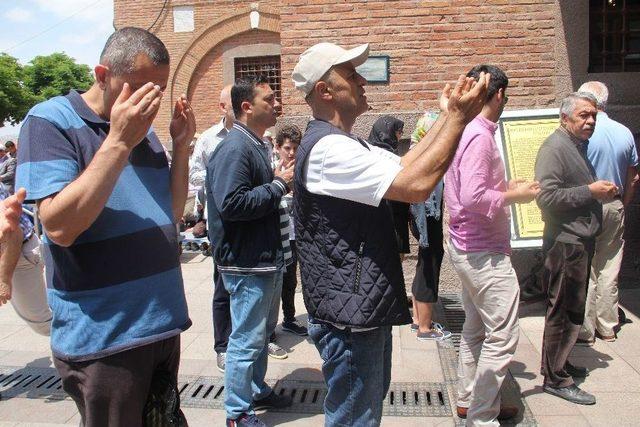 Öğrenciler Lys Öncesi Hacı Bayram’da Dua Etti 2