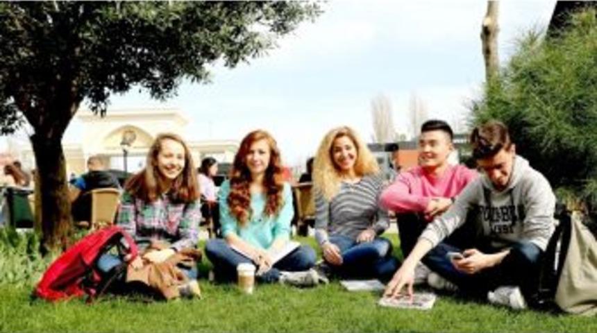 102 &Uuml;lkenin G&ouml;n&uuml;l El&ccedil;ileri