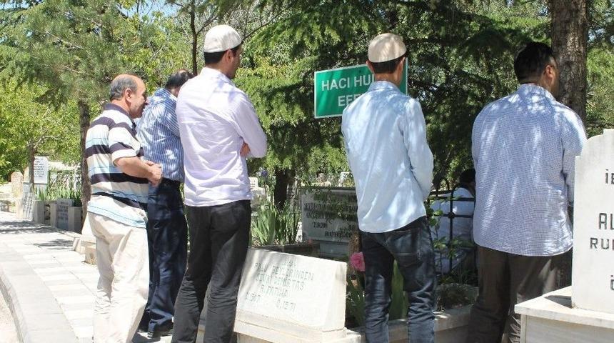 Elazığ&rsquo;da &Ouml;ğrenciler Lys &Ouml;ncesi T&uuml;rbeleri Ziyaret Etti