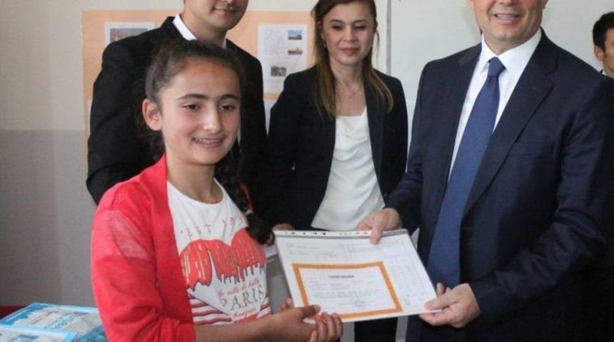 Van&rsquo;da 312 Bin &Ouml;ğrenci Karne Aldı