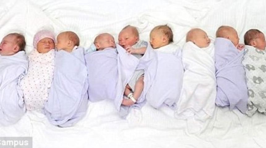 Aynı hastanede aynı gün doğan 13 bebek 1 yıl sonra buluştu