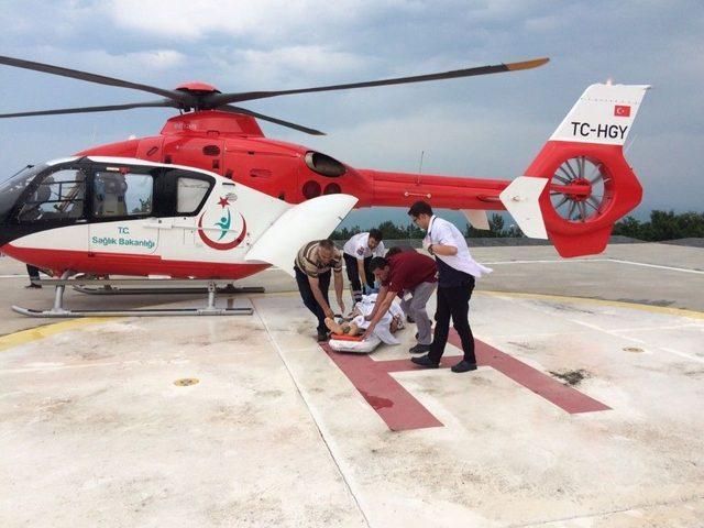 Otobüs Kazasında Ağır Yaralanan Asker Ambulans Helikopter İle Sevk Edildi