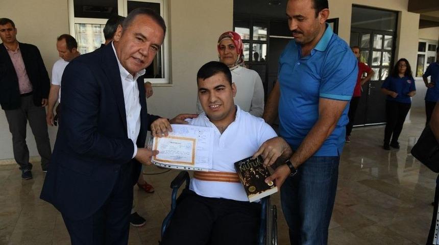 Başkan B&ouml;cek, &Ouml;ğrencilerin Karne Sevincini Paylaştı