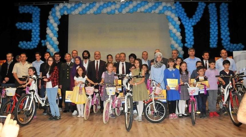 Akşehir 1 Milyon Kitaba Koşuyor Projesi &Ouml;d&uuml;l T&ouml;reni Yapıldı