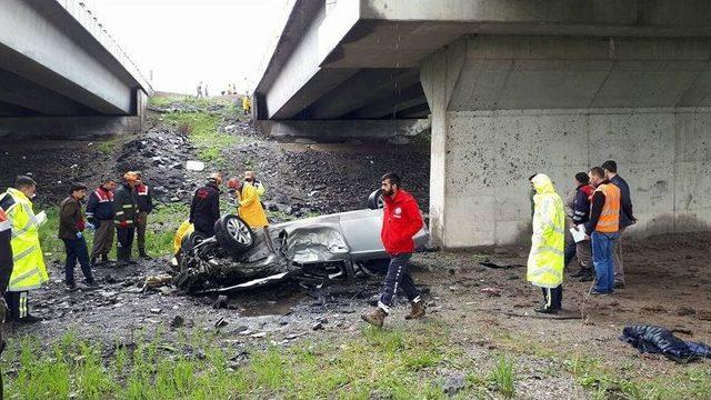 Köprüden Uçan Otomobilin Sürücüsü Öldü