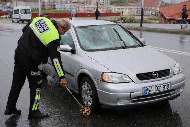 Otomobilin Çarptığı Üniversite Öğrencisi Yaralandı