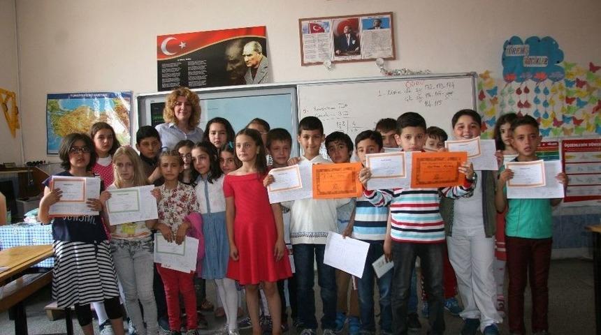 Afyonkarahisar&rsquo;da 133 Bin 100 &Ouml;ğrenci Karne Heyecanı Yaşadı