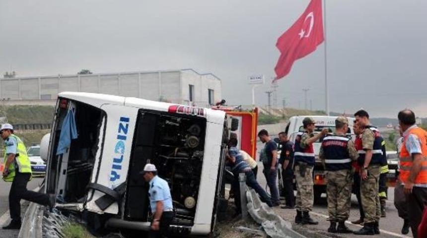 Askerleri Taşıyan Otob&uuml;s Kaza Yaptı : 47 Yaralı (2)