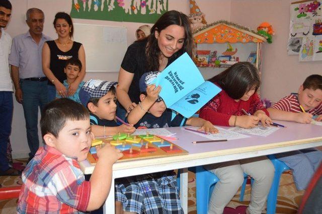 Engelli &Ouml;ğrencilerin Karne Sevinci 1