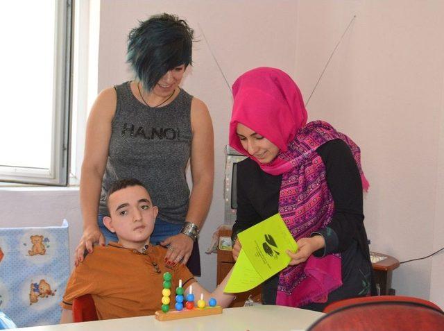 Engelli &Ouml;ğrencilerin Karne Sevinci 3