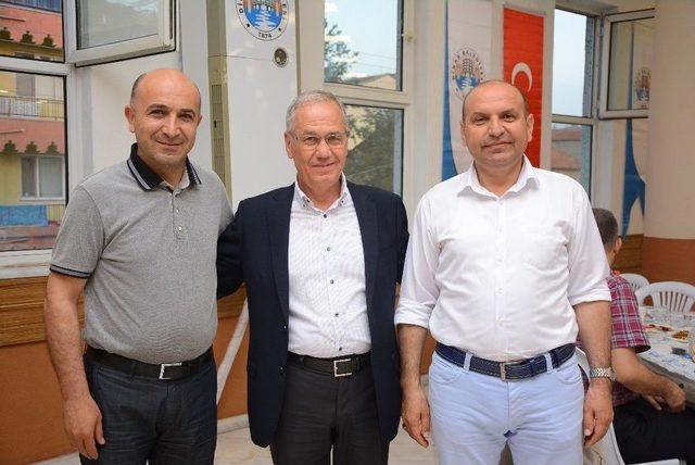 Başkan Acar, T&uuml;rk Eğitim-sen &Uuml;yesi &Ouml;ğretmenlere İftar Yemeği Verdi 1