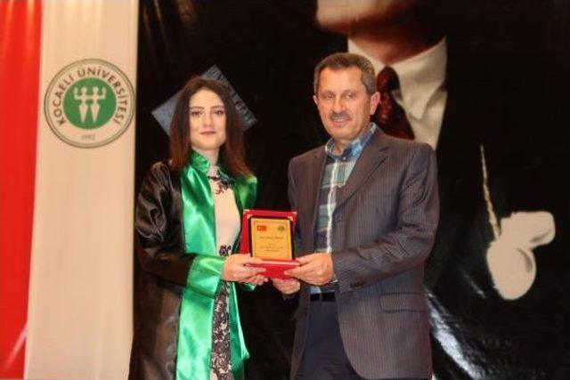 Kadın Itfaiyeciler Yangından Değil, Işsiz Kalmaktan Korkuyor 1