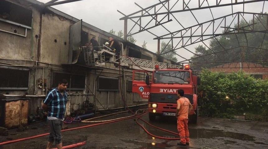Bartın&rsquo;da Tavuk &Ccedil;iftliğinde Yangın, 17 Bin Tavuk Telef Oldu